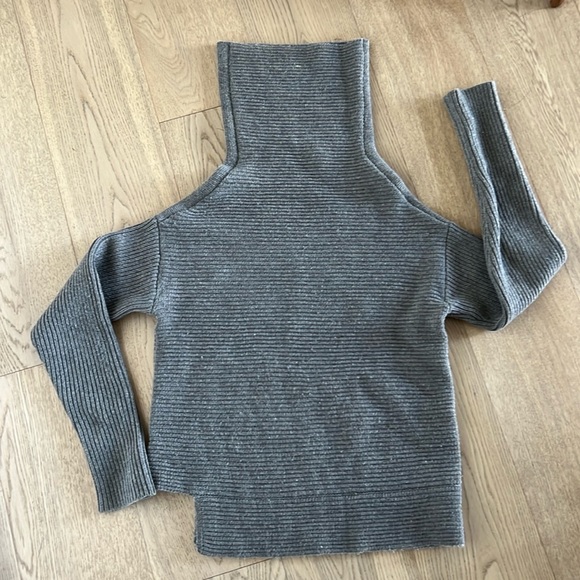 Babaton Mika wool turtleneck - Picture 2 of 5